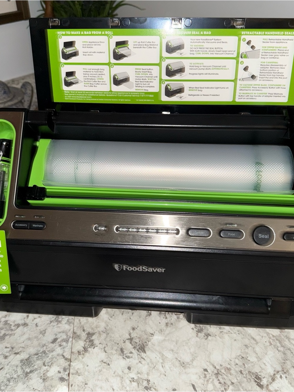 FoodSaver V4400 2-in-1 Vacuum Sealer - Picture 4 of 4